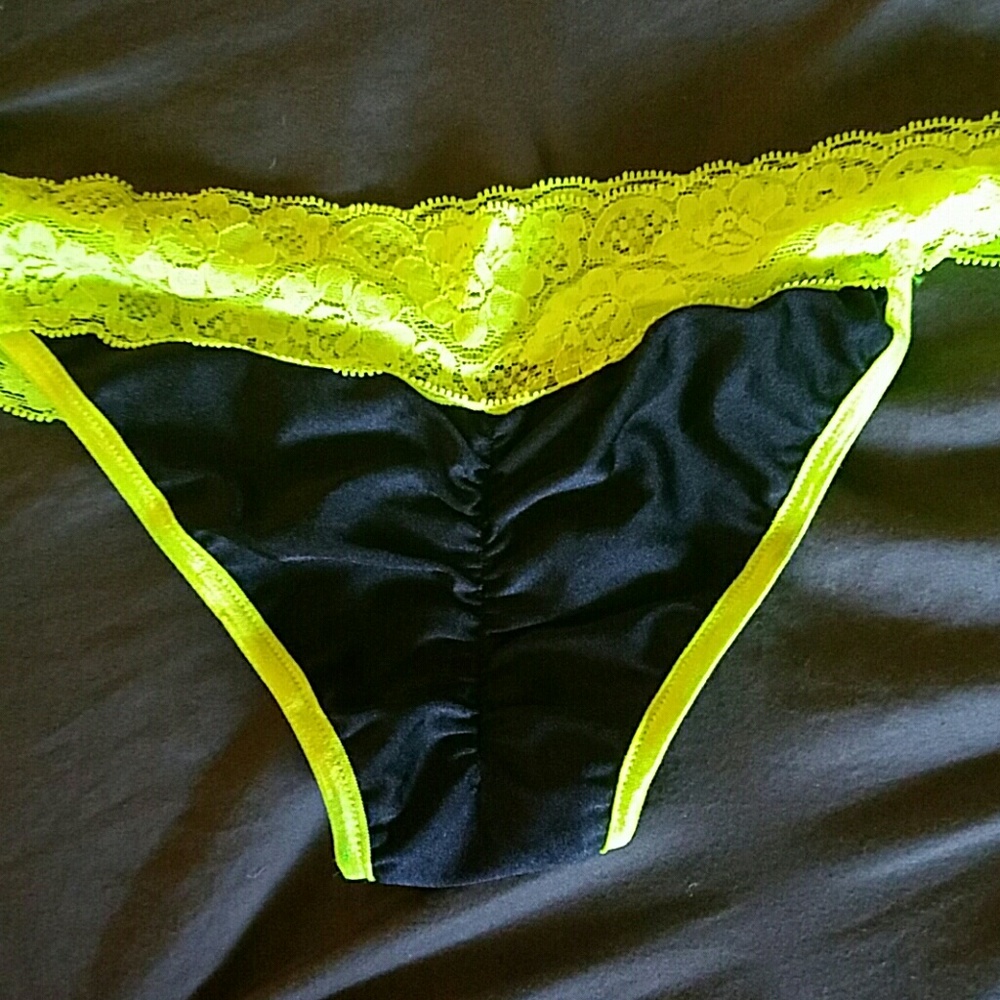Neon yellow and black scrunch bikini - Picture 4 of 4
